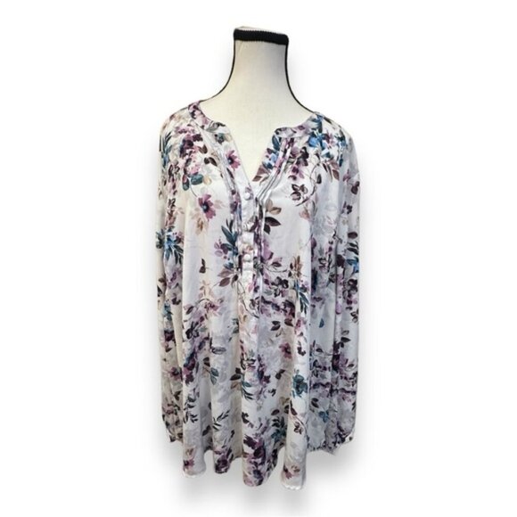 Women’s torrid 3 Cool Toned Floral White Georgette Pintuck Button-Front Blouse - Picture 2 of 16